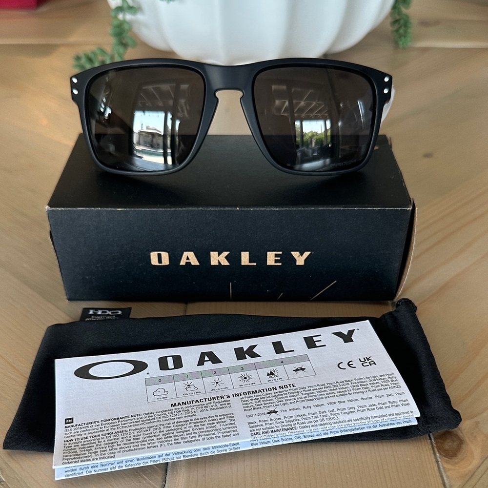 Oakley Holbrook XL Matte Black  Sunglasses with Prizm Grey Lenses NEW in box